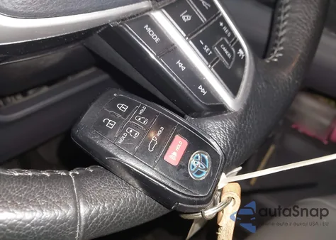 2021 Toyota Sienna Xle z USA, uszkodzony, nr VIN 5TDJRKEC1MS022455